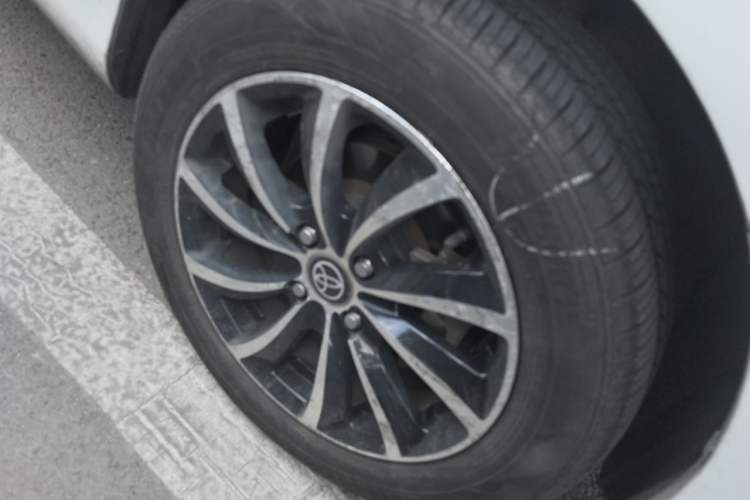 Used Toyota YARiS L Zhi Xuan 2015 1.5E Automatic Charm Edition Right Front Wheel Hub