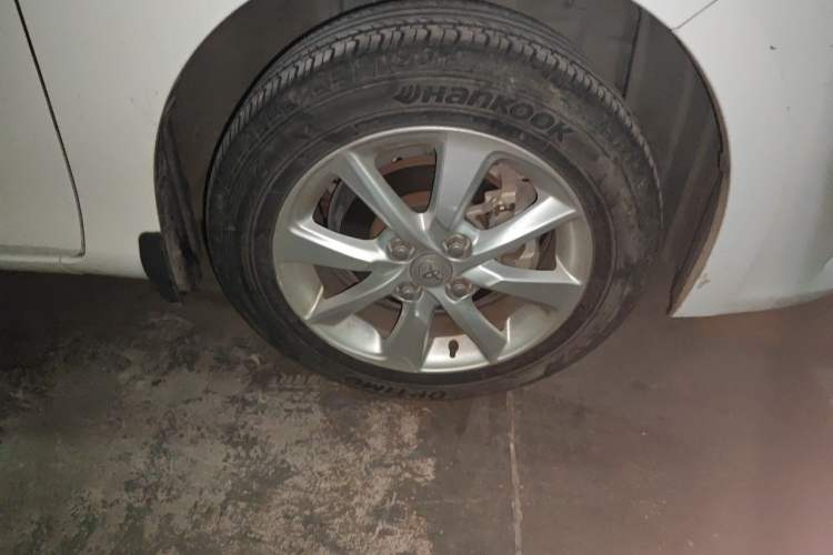 Used Toyota YARiS L Zhi Xuan 2015 1.5E Automatic Charm Edition Right Front Wheel Hub