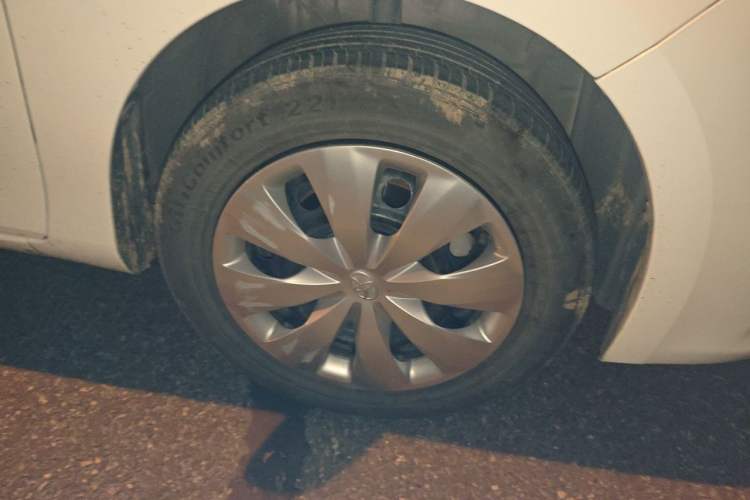 Used Toyota YARiS L Zhi Xuan 2015 1.5E Automatic Charm Edition Right Front Wheel Hub