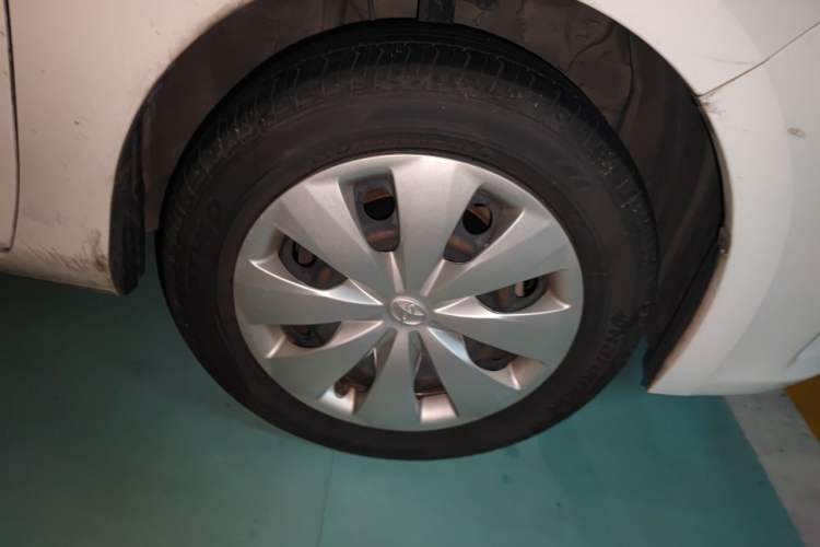 Used Toyota YARiS L Zhi Xuan 2015 1.5E Automatic Charm Edition Right Front Wheel Hub