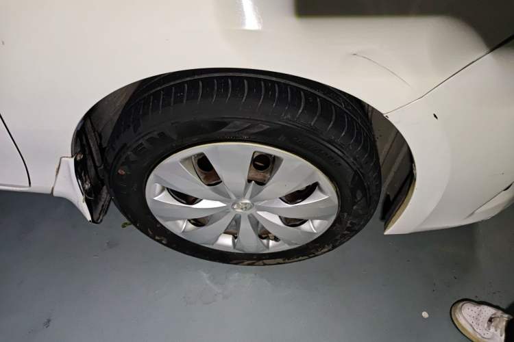 Used Toyota YARiS L Zhi Xuan 2015 1.5E Automatic Charm Edition Right Front Wheel Hub