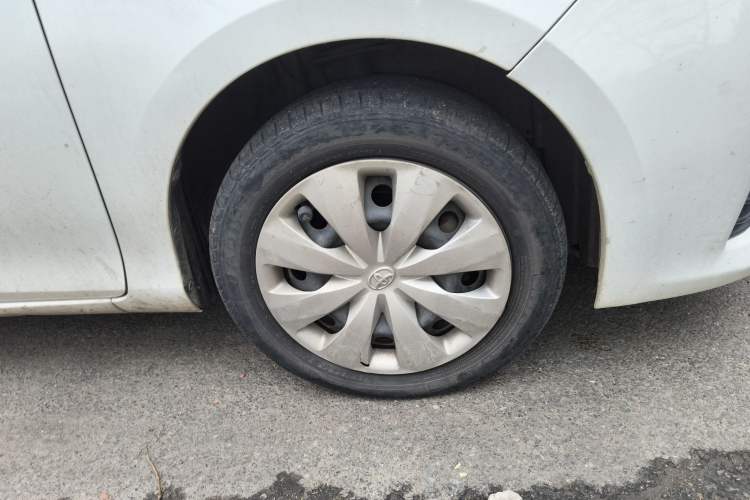 Used Toyota YARiS L Zhi Xuan 2015 1.5E Automatic Charm Edition Right Front Wheel Hub