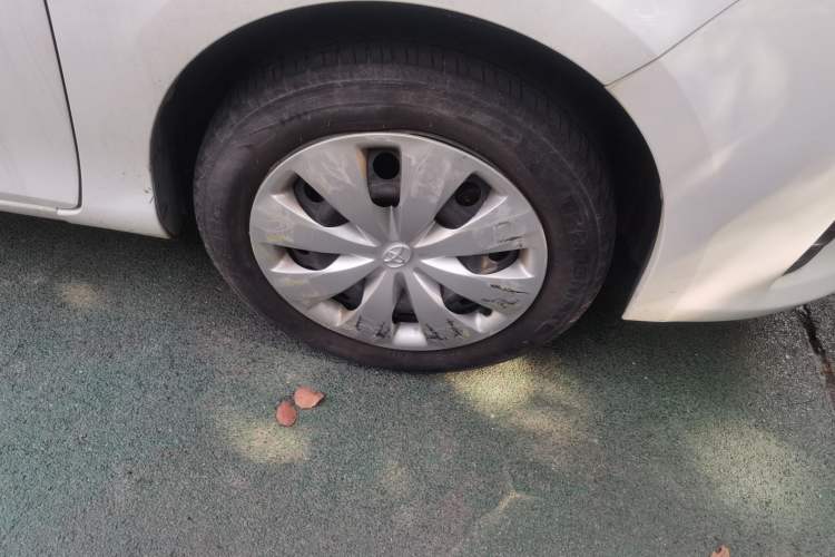Used Toyota YARiS L Zhi Xuan 2015 1.5E Automatic Charm Edition Right Front Wheel Hub