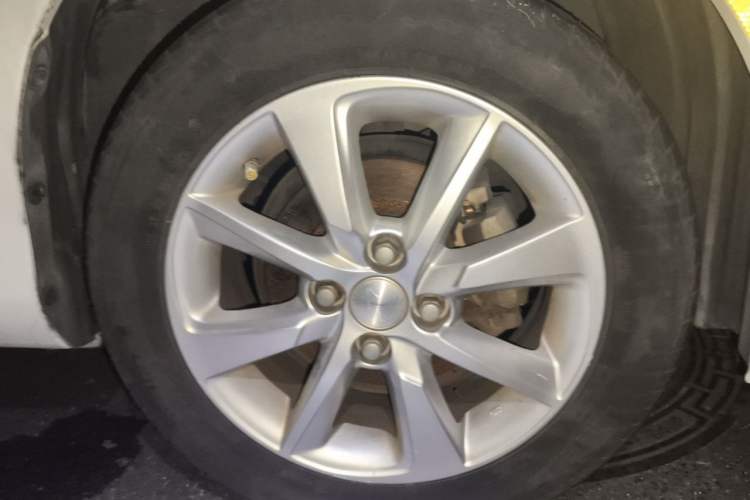 Used Toyota YARiS L Zhi Xuan 2015 1.5E Automatic Charm Edition Right Front Wheel Hub