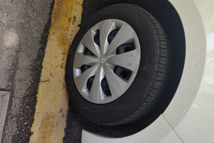 Used Toyota YARiS L Zhi Xuan 2015 1.5E Automatic Charm Edition Right Front Wheel Hub
