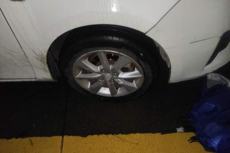 Used Toyota YARiS L Zhi Xuan 2015 1.5G Automatic Xuan Dong Sunroof Special Edition Right Front Wheel Hub