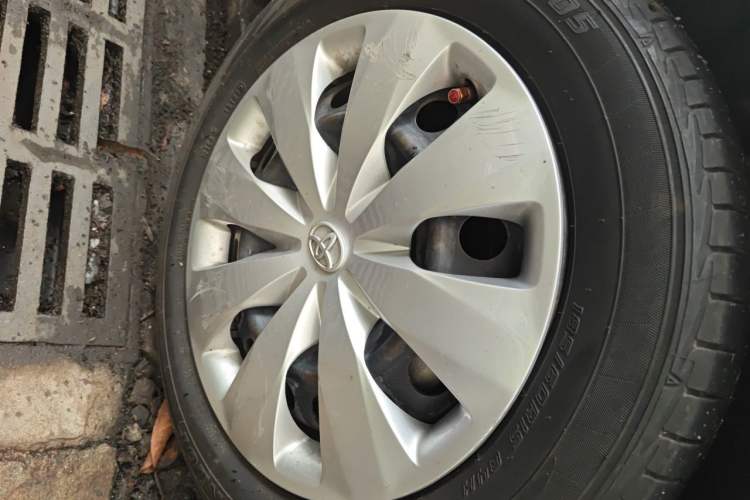 Used Toyota YARiS L Zhi Xuan 2015 1.5E Automatic Charm Edition Right Front Wheel Hub