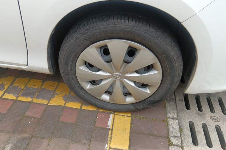 Used Toyota YARiS L Zhi Xuan 2015 1.5E Automatic Charm Edition Right Front Wheel Hub