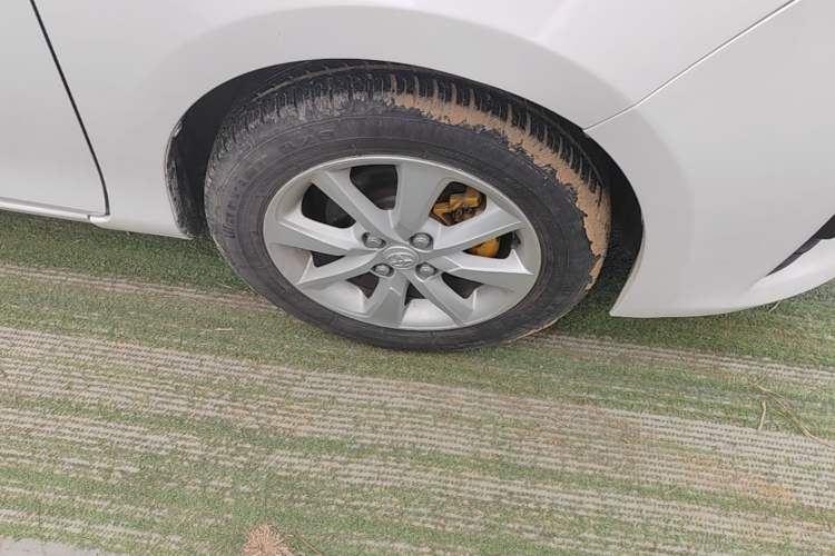 Used Toyota YARiS L Zhi Xuan 2015 1.5G Manual Xuan Dong Sunroof Special Edition Right Front Wheel Hub