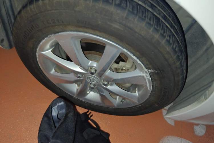 Used Toyota YARiS L Zhi Xuan 2015 1.5E Automatic Charm Edition Right Front Wheel Hub