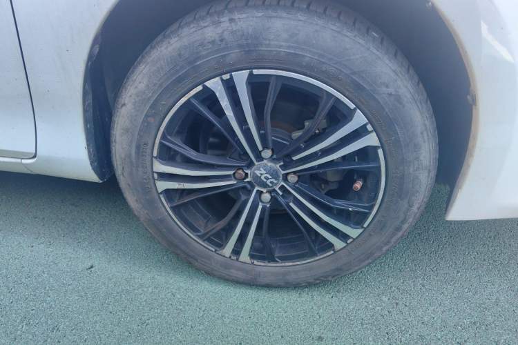 Used Toyota YARiS L Zhi Xuan 2015 1.5E Automatic Charm Edition Right Front Wheel Hub