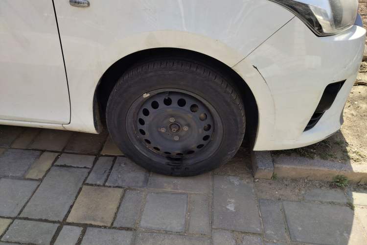 Used Toyota YARiS L Zhi Xuan 2015 1.5E Automatic Charm Edition Right Front Wheel Hub