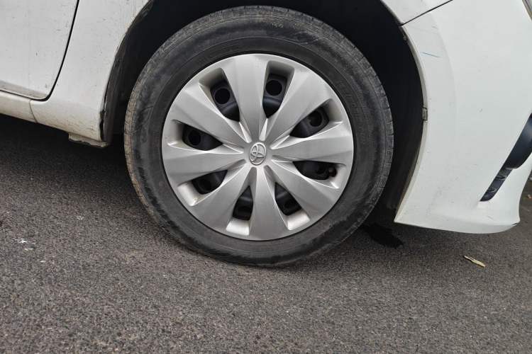 Used Toyota YARiS L Zhi Xuan 2015 1.5E Automatic Charm Edition Right Front Wheel Hub
