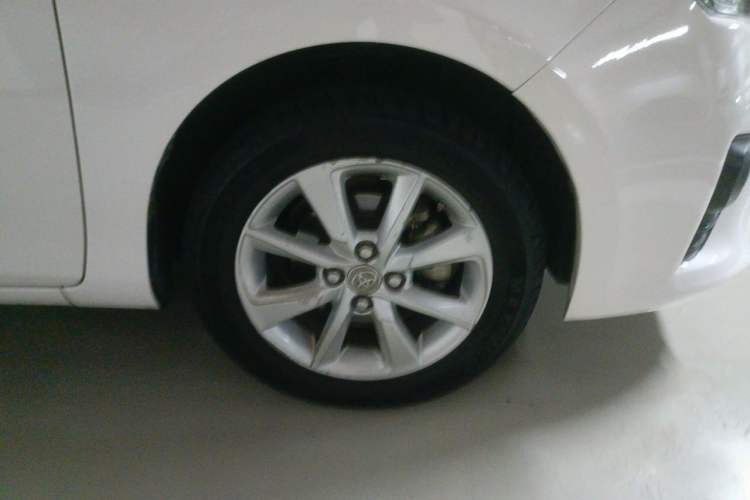 Used Toyota YARiS L Zhi Xuan 2015 1.5E Automatic Charm Edition Right Front Wheel Hub