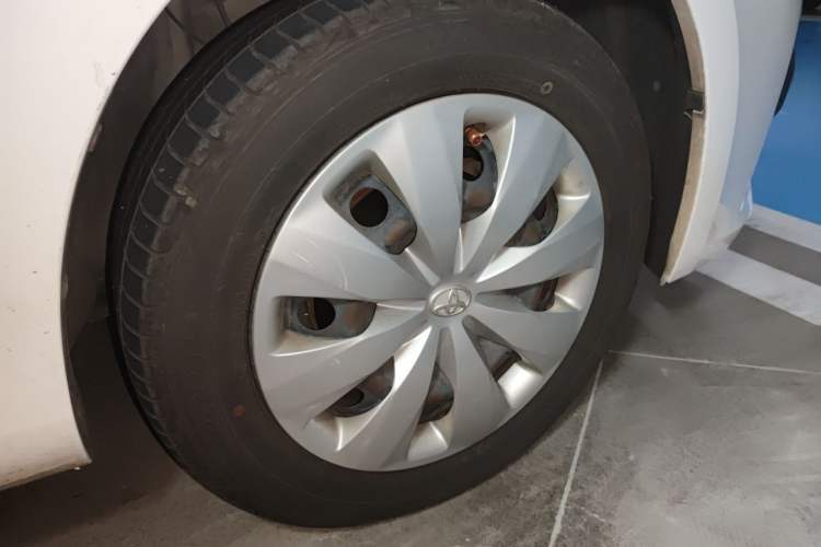 Used Toyota YARiS L Zhi Xuan 2015 1.5E Automatic Charm Edition Right Front Wheel Hub