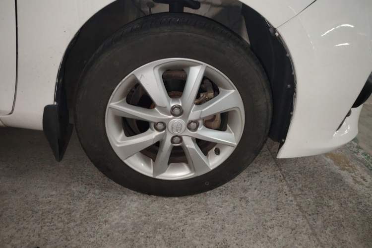 Used Toyota YARiS L Zhi Xuan 2015 1.5G Automatic Xuan Dong Sunroof Special Edition Right Front Wheel Hub