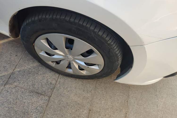 Used Toyota YARiS L Zhi Xuan 2015 1.5E Automatic Charm Edition Right Front Wheel Hub