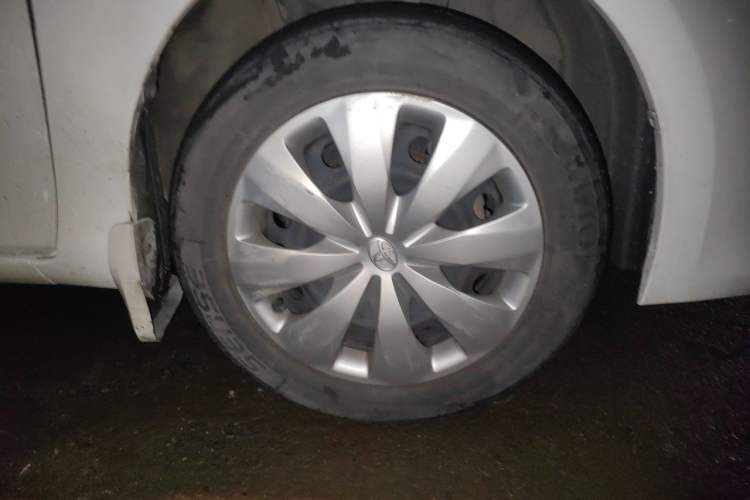 Used Toyota YARiS L Zhi Xuan 2015 1.5E Automatic Charm Edition Right Front Wheel Hub