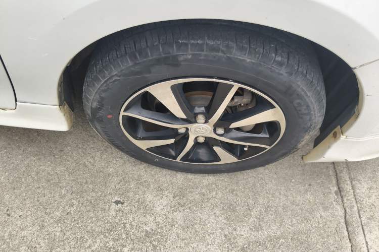 Used Toyota YARiS L Zhi Xuan 2015 1.5E Automatic Charm Edition Right Front Wheel Hub