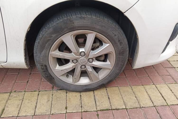 Used Toyota YARiS L Zhi Xuan 2015 1.5G Automatic Xuan Dong Sunroof Special Edition Right Front Wheel Hub