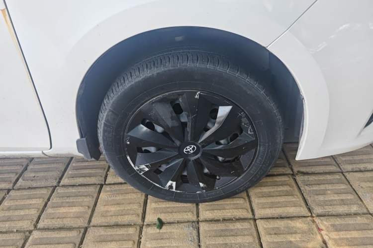 Used Toyota YARiS L Zhi Xuan 2015 1.5E Automatic Charm Edition Right Front Wheel Hub