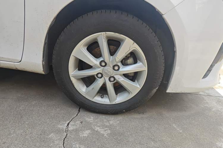 Used Toyota YARiS L Zhi Xuan 2015 1.5G Automatic Xuan Dong Sunroof Special Edition Right Front Wheel Hub