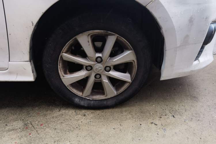 Used Toyota YARiS L Zhi Xuan 2015 1.5G Automatic Xuan Dong Sunroof Special Edition Right Front Wheel Hub