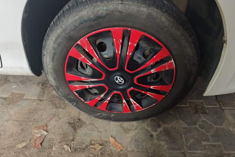 Used Toyota YARiS L Zhi Xuan 2015 1.5E Automatic Charm Edition Right Front Wheel Hub