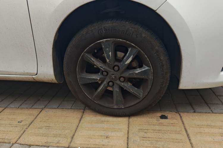 Used Toyota YARiS L Zhi Xuan 2015 1.5E Automatic Charm Edition Right Front Wheel Hub