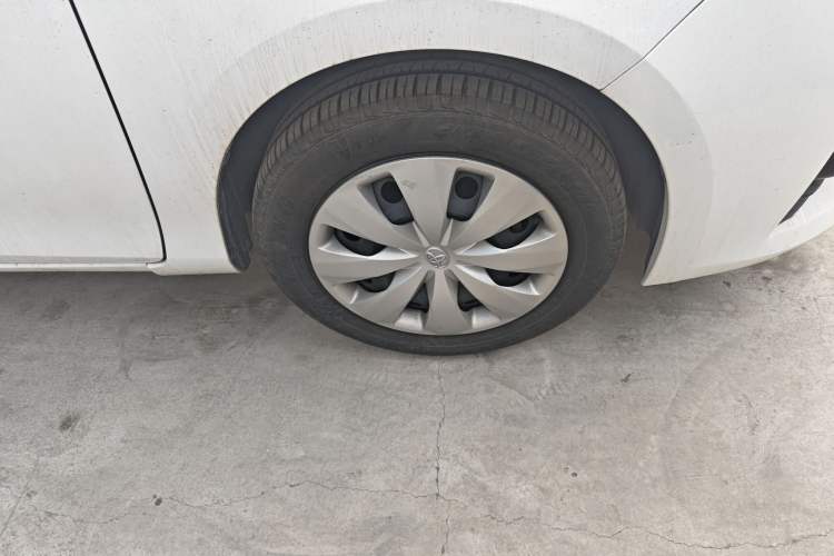 Used Toyota YARiS L Zhi Xuan 2015 1.5E Automatic Charm Edition Right Front Wheel Hub
