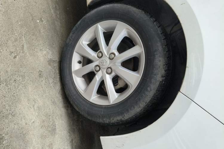 Used Toyota YARiS L Zhi Xuan 2015 1.5G Automatic Xuan Dong Sunroof Special Edition Right Front Wheel Hub