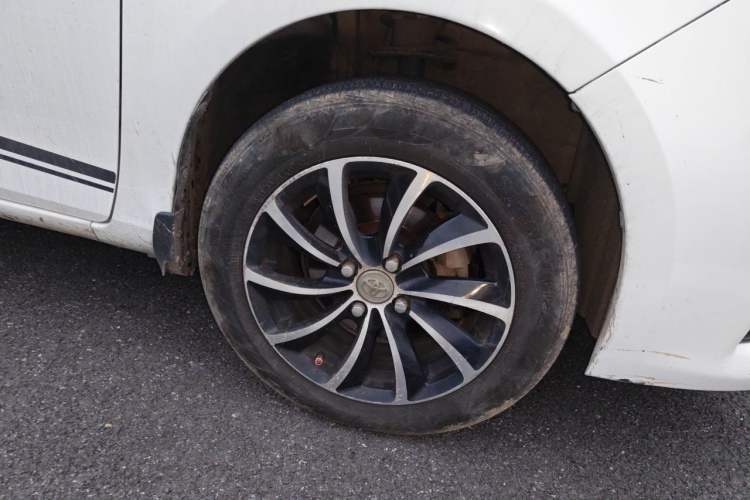 Used Toyota YARiS L Zhi Xuan 2015 1.5E Automatic Charm Edition Right Front Wheel Hub