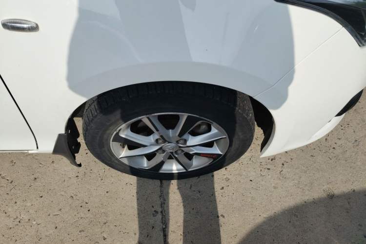 Used Toyota YARiS L Zhi Xuan 2015 1.5G Manual Xuan Dong Sunroof Special Edition Right Front Wheel Hub