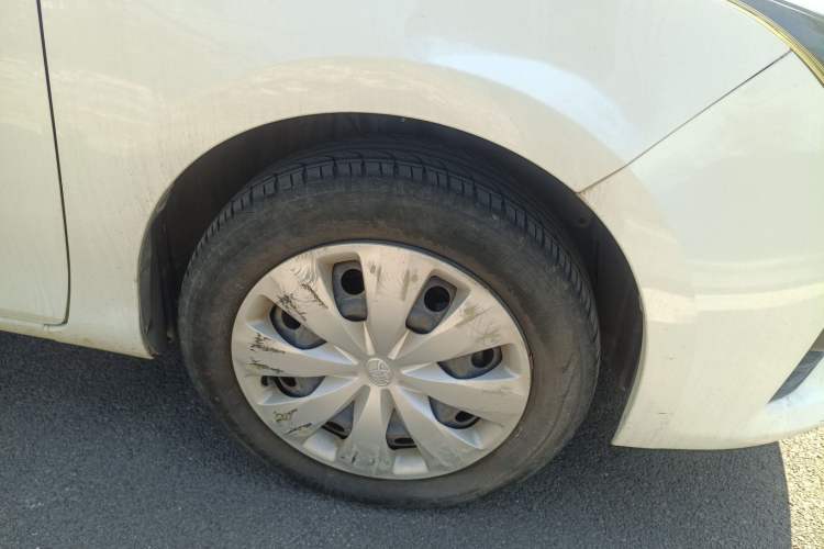 Used Toyota YARiS L Zhi Xuan 2015 1.5E Automatic Charm Edition Right Front Wheel Hub