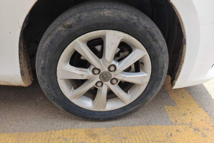 Used Toyota YARiS L Zhi Xuan 2015 1.5E Automatic Charm Edition Right Front Wheel Hub