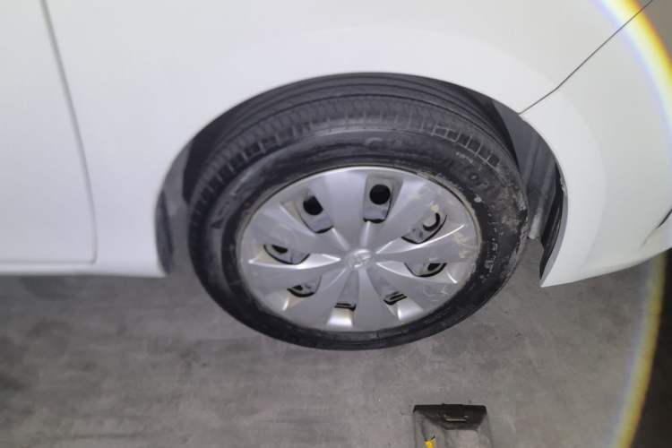 Used Toyota YARiS L Zhi Xuan 2015 1.5E Automatic Charm Edition Right Front Wheel Hub