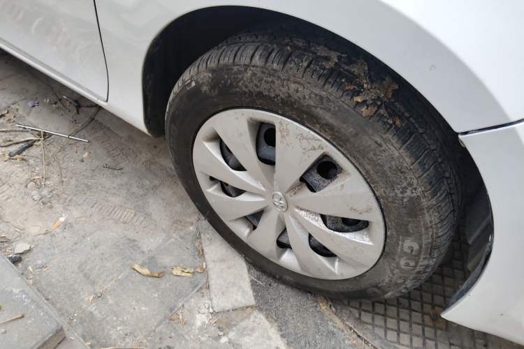 Used Toyota YARiS L Zhi Xuan 2015 1.5E Automatic Charm Edition Right Front Wheel Hub