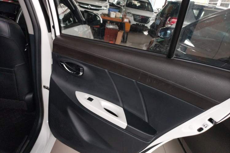 Used Toyota YARiS L Zhi Xuan 2015 1.5G Automatic Xuan Dong Sunroof Special Edition Right Rear Door Interior