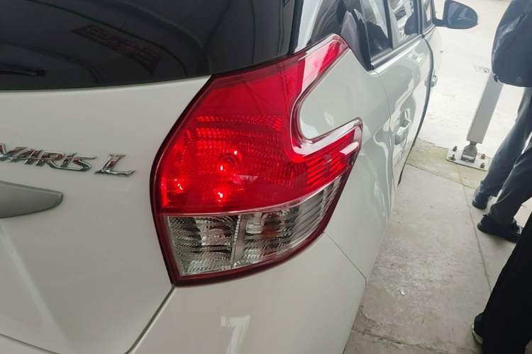 Used Toyota YARiS L Zhi Xuan 2015 1.5E Automatic Charm Edition Right Rear Taillight