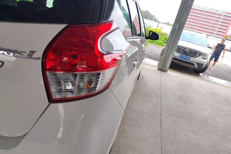 Used Toyota YARiS L Zhi Xuan 2015 1.5E Automatic Charm Edition Right Rear Taillight