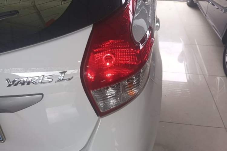 Used Toyota YARiS L Zhi Xuan 2015 1.5E Automatic Charm Edition Right Rear Taillight