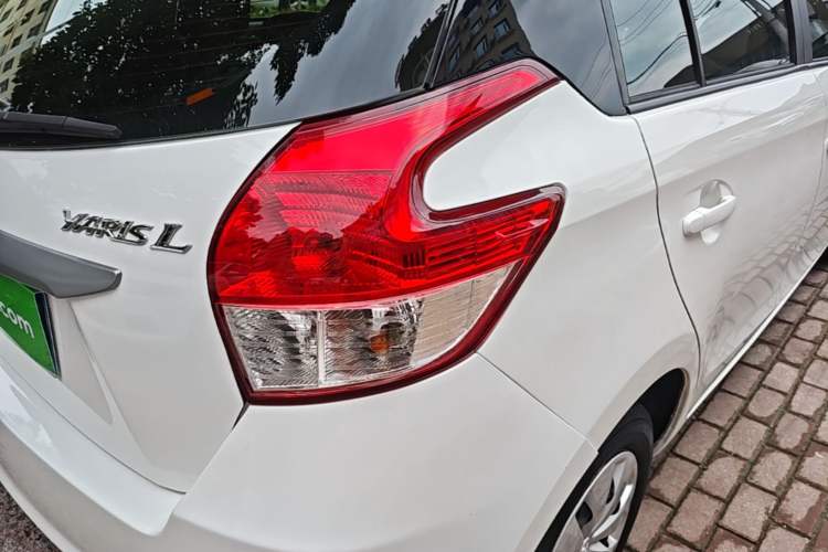 Used Toyota YARiS L Zhi Xuan 2015 1.5E Automatic Charm Edition Right Rear Taillight