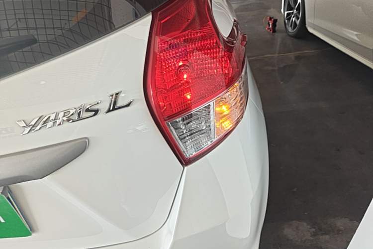Used Toyota YARiS L Zhi Xuan 2015 1.5E Automatic Charm Edition Right Rear Taillight