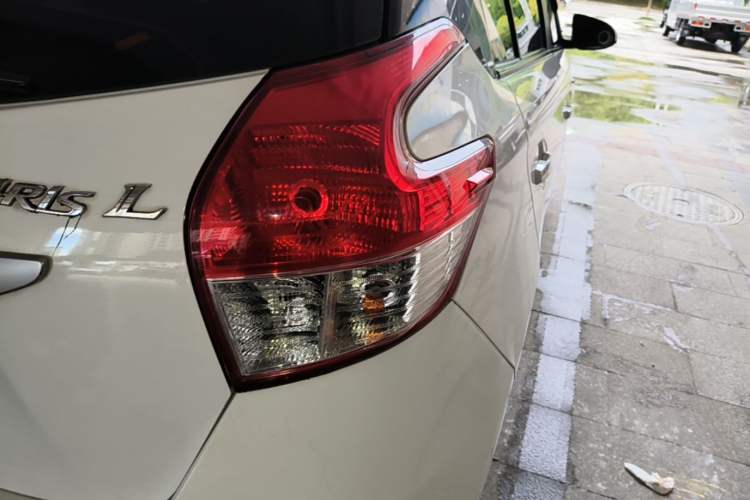 Used Toyota YARiS L Zhi Xuan 2015 1.5E Automatic Charm Edition Right Rear Taillight