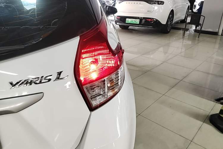 Used Toyota YARiS L Zhi Xuan 2015 1.5E Automatic Charm Edition Right Rear Taillight