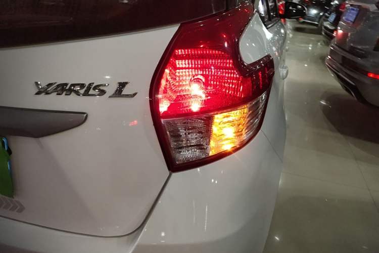 Used Toyota YARiS L Zhi Xuan 2015 1.5E Automatic Charm Edition Right Rear Taillight