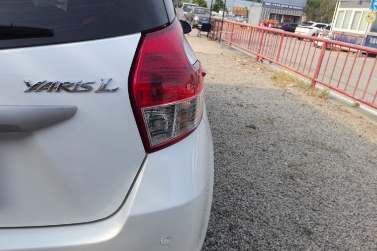 Used Toyota YARiS L Zhi Xuan 2015 1.5E Automatic Charm Edition Right Rear Taillight