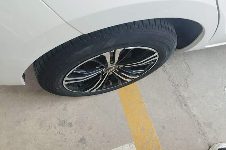 Used Toyota YARiS L Zhi Xuan 2015 1.5E Automatic Charm Edition Right Rear Wheel Hub
