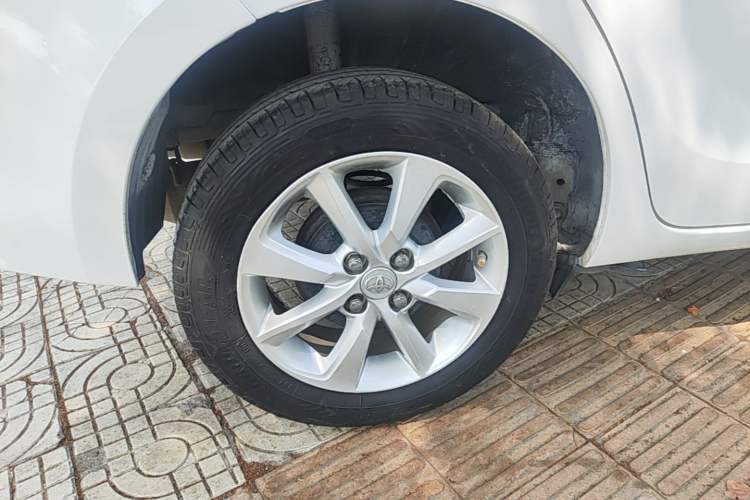 Used Toyota YARiS L Zhi Xuan 2015 1.5E Automatic Charm Edition Right Rear Wheel Hub