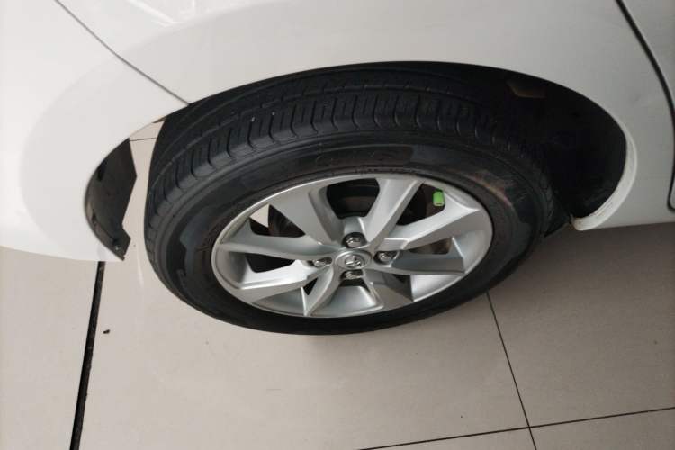 Used Toyota YARiS L Zhi Xuan 2015 1.5G Automatic Xuan Dong Sunroof Special Edition Right Rear Wheel Hub